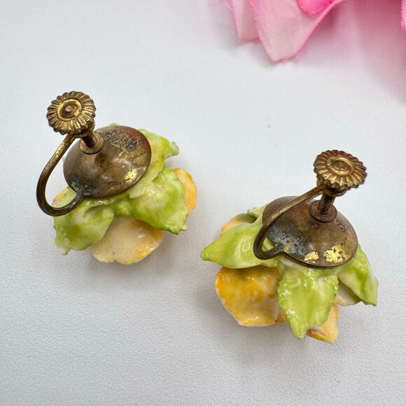 Vintage Ceramic Roses Screw Back Earrings Made In England Cottagecore Grannycore - Picture 8 of 13
